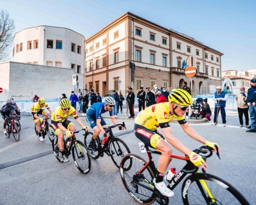 Campionato italiano di ciclismo, al via la gara nel segno di Martini